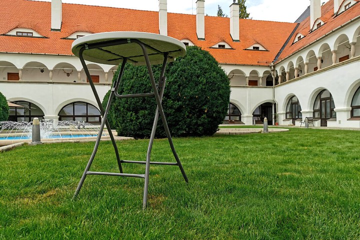 barový stolek do kuchyně